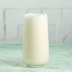 Περιέχει:  Γάλα 1.5%,   1 scoop(25g) Whey Protein  