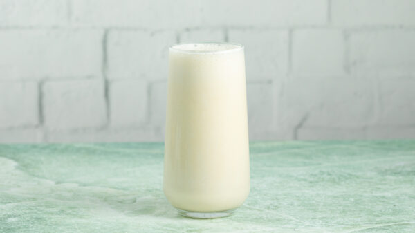 Περιέχει:  Γάλα 1.5%,   1 scoop(25g) Whey Protein  