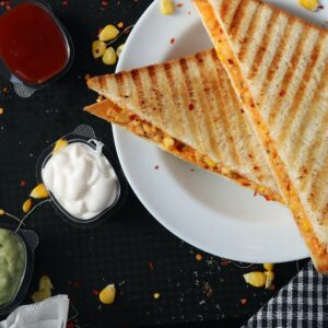 Toast Τυρί Γαλοπούλα Ψωμί: Ολικής άλεσης Γέμιση: Τυρί Gouda Γαλοπούλα