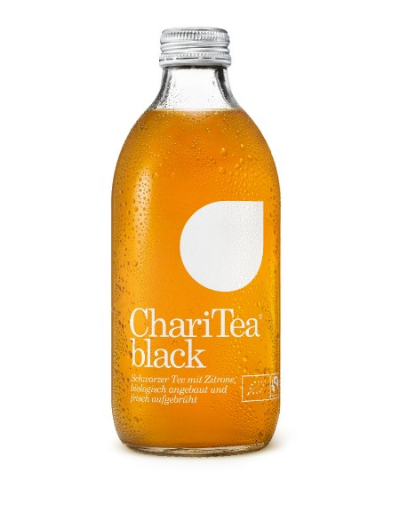 ChariTea Black, είναι η ιδανική πρόταση για τη φυσική τόνωση του οργανισμού. Ένα ρόφημα από εκχύλισμα βιολογικού μαύρου τσαγιού, χυμό λεμονιού και σιρόπι αγαύης.